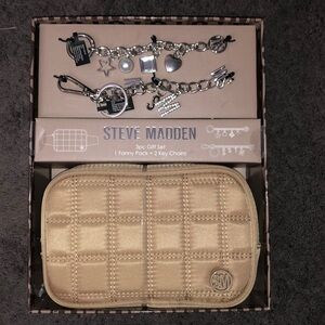 Steve Madden 3 piece gift set 1 Fanny pack and 2 key chains